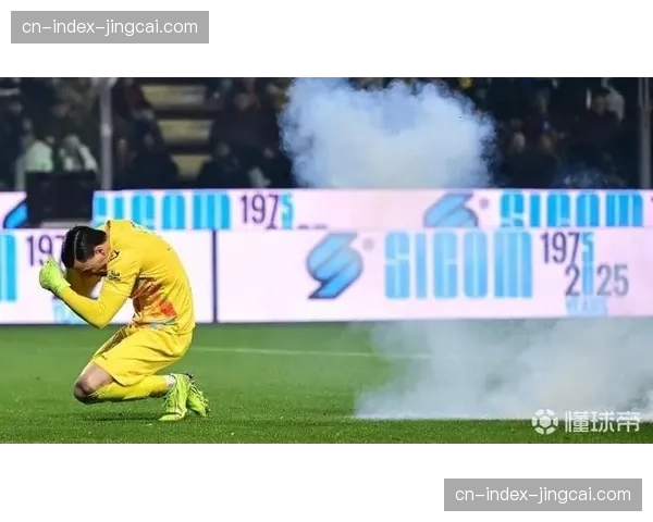 比赛事件：马赛vs洛里昂因球迷投掷烟火中断十五分钟