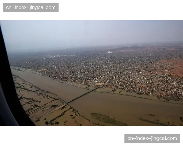 暴雨导致赛道条件急剧恶化，大会决定缩短比赛圈数