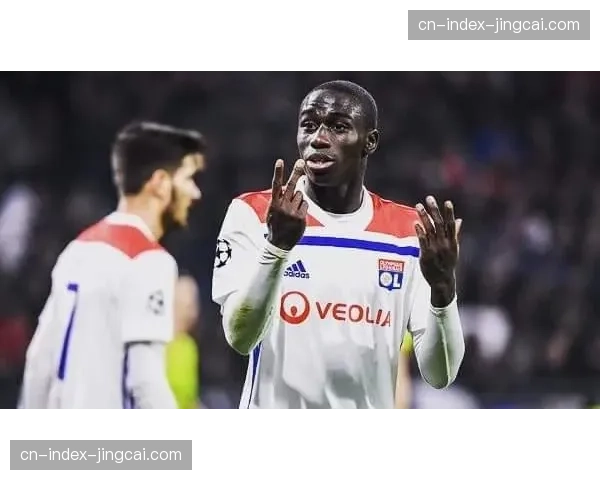 “前法国国脚确认将于本赛季结束后挂靴,告别里昂” “前法国国脚确认将于本赛季结束后挂靴,告别里昂”